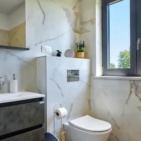 Vila Brand New Borina With Pool *