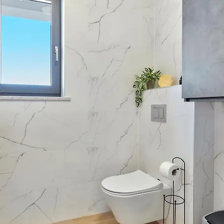 Vila Brand New Borina With Pool