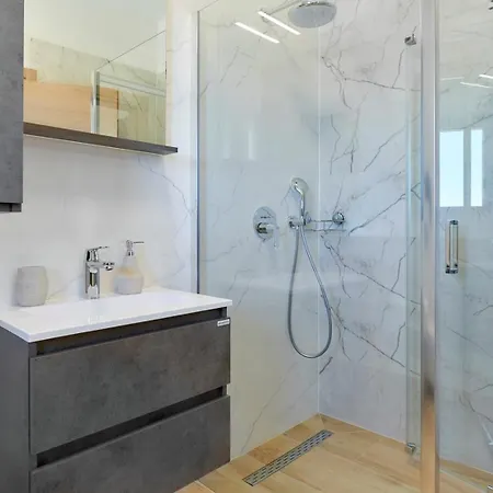Brand New Borina With Pool Vila *