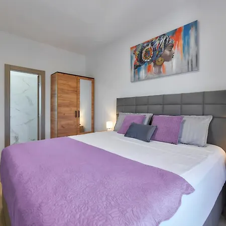 Villa Brand New Borina With Pool Loborika