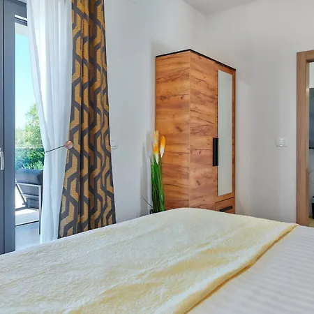 Brand New Borina With Pool *