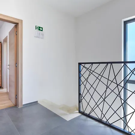 Brand New Borina With Pool Vila