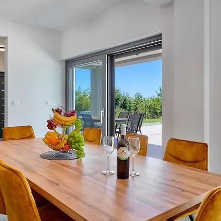 Brand New Borina With Pool *