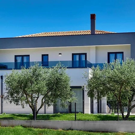 Villa Brand New Borina With Pool *