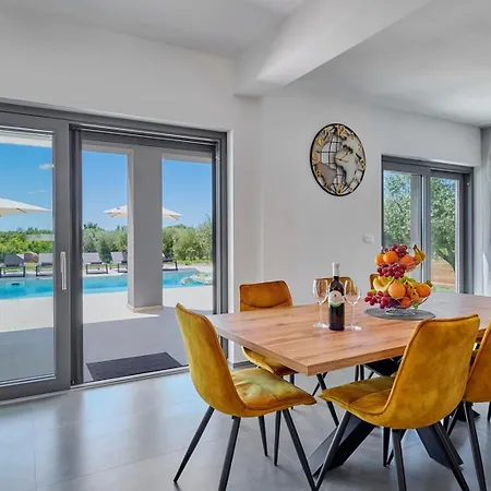 Brand New Borina With Pool *