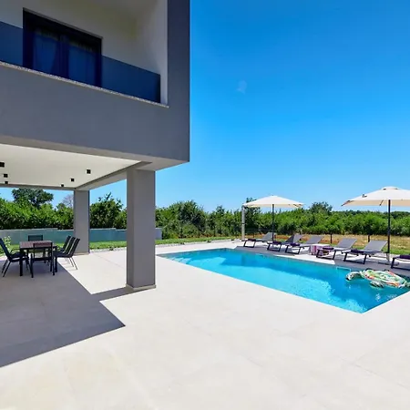 Brand New Borina With Pool Loborika