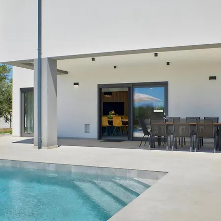 Brand New Borina With Pool *