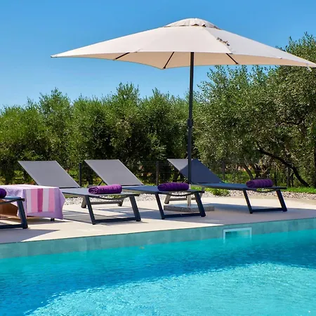 Vila Brand New Borina With Pool