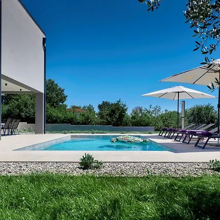Vila Brand New Borina With Pool *