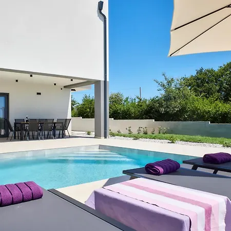 Brand New Borina With Pool *