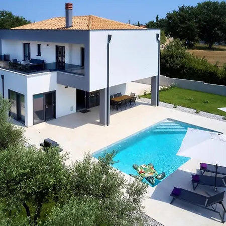 Brand New Borina With Pool *