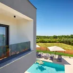 Villa Brand New Borina With Pool *