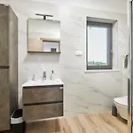 Villa Brand New Borina With Pool Loborika