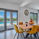 Brand New Borina With Pool *