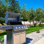 Villa Brand New Borina With Pool