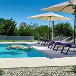Villa Brand New Borina With Pool *