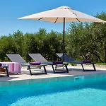 Villa Brand New Borina With Pool