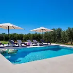 Brand New Borina With Pool Loborika
