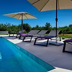 Brand New Borina With Pool Villa *